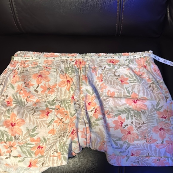 Briggs Ladies' Linen Blend Floral Shorts Pull-On Size XXL NWT - Picture 3 of 12